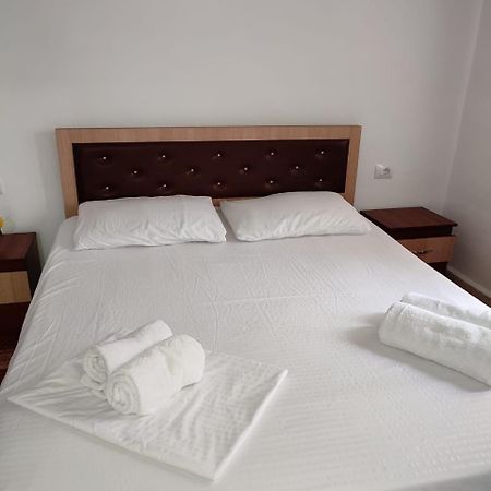 Guest House Eloid Berati Exterior foto