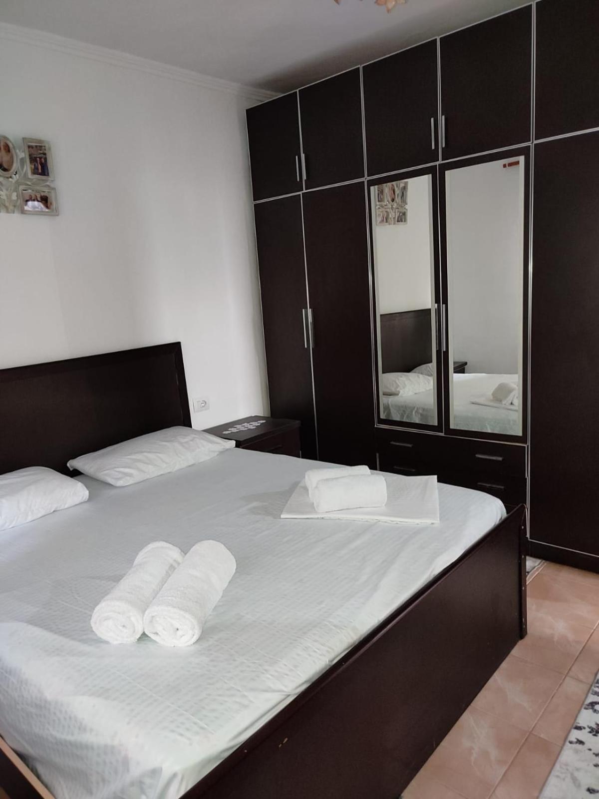 Guest House Eloid Berati Exterior foto