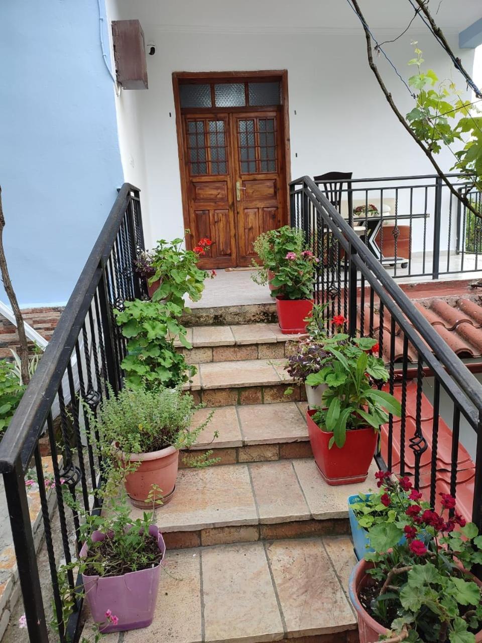 Guest House Eloid Berati Exterior foto