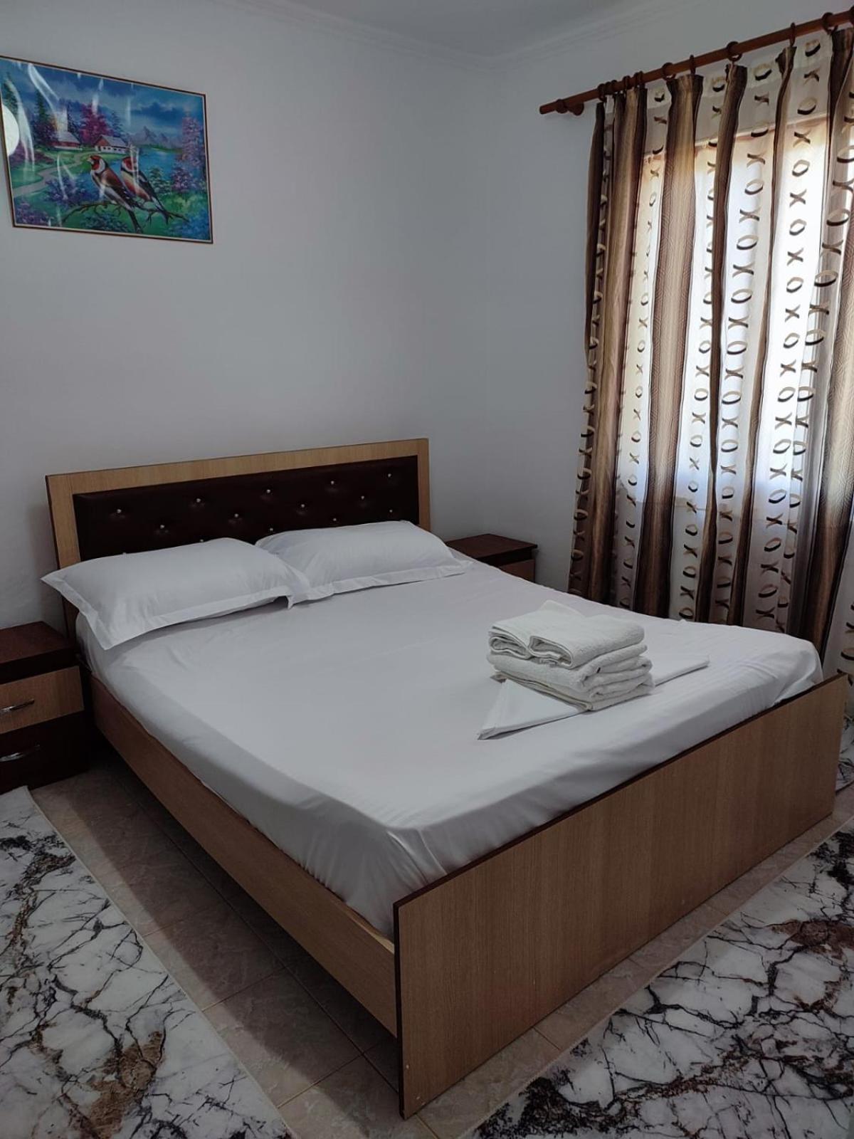 Guest House Eloid Berati Exterior foto