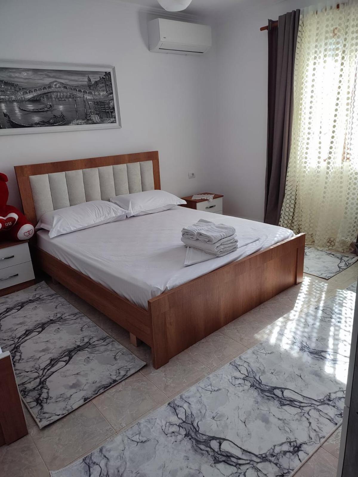 Guest House Eloid Berati Exterior foto