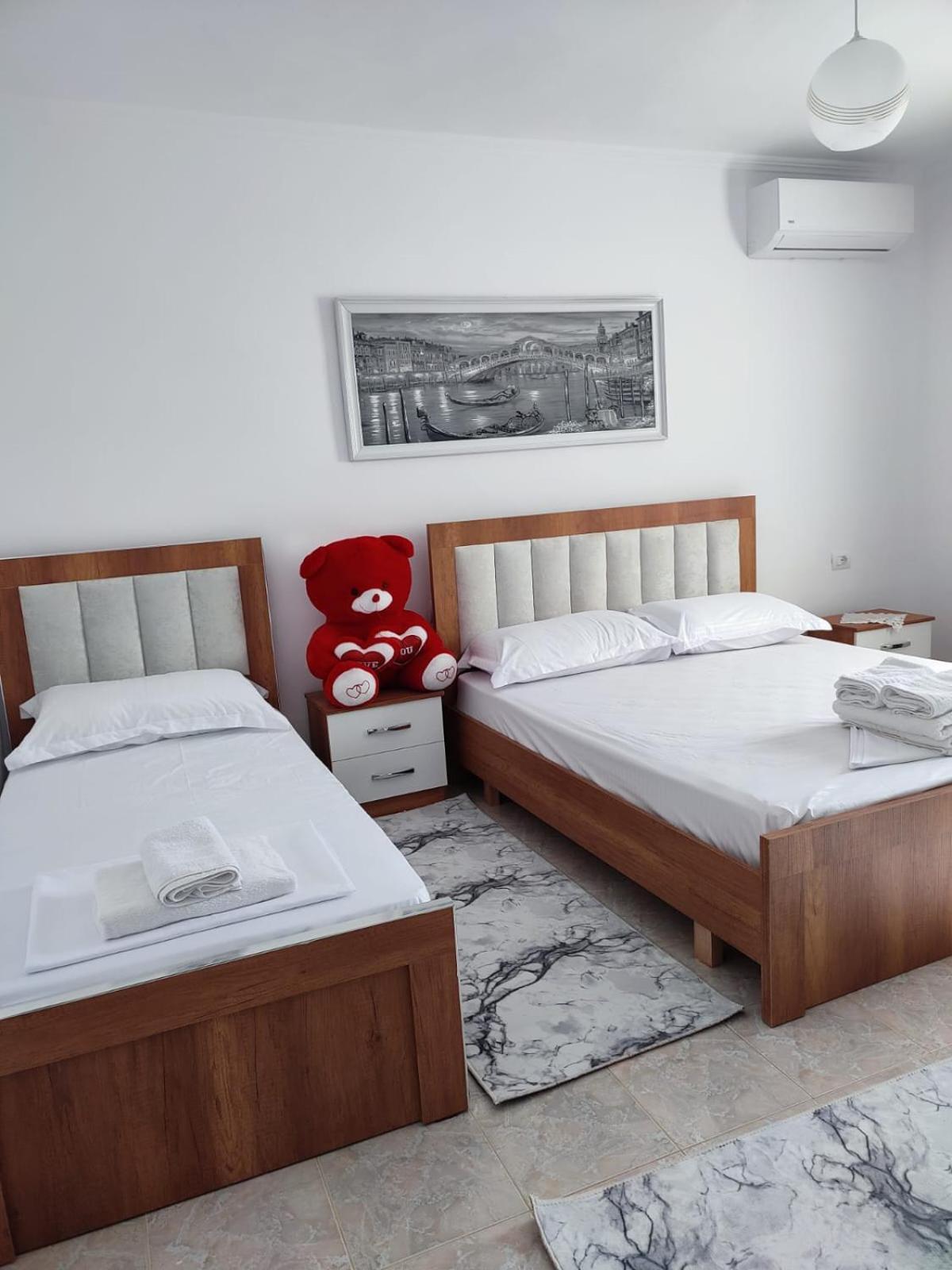 Guest House Eloid Berati Exterior foto
